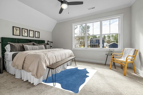 SAFAVIEH Cow Hide Collection Area Rug - 5' x 7', Blue, Genuine Natural Suede Leather Rustic Design, Non-Shedding & Easy Care, Ideal for High Traffic Areas in Living Room, Bedroom (COH800M) in Grey Traditional Bedroom with King Bed