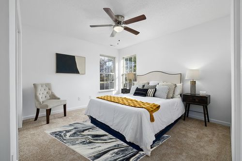 LUXE WEAVERS Francesca Collection 2180 Blue 5x7 Marble Abstract Area Rug in White and Yellow Modern Bedroom