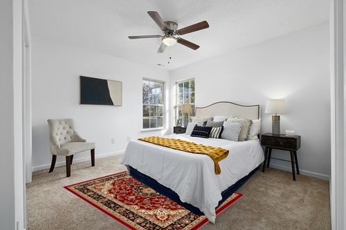 Noble Medallion Red Persian Floral Oriental Formal Traditional Area Rug 5x7 (5'3" x 7'3") Easy to Clean Stain Fade Resistant Shed Free Modern Contemporary Transitional Soft Living Dining Room Rug in White and Yellow Modern Bedroom