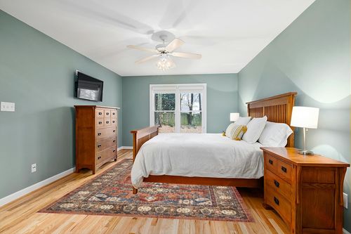 Unique Loom Larissa Utopia Rug, 8x10 ft in Teal and Orange Wood Bedroom