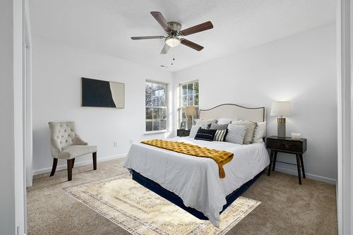 nuLOOM Glenda Machine Washable Faded Medallion Area Rug, 5x8, Light Grey in White and Yellow Modern Bedroom