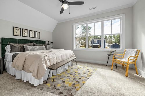 Blackamoor Leather Hide Patchwork Area Rug Handmade Cowhide Contemporary Grey / Yellow Style (5'x8' ft) in Grey Traditional Bedroom with King Bed