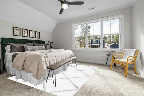 Safavieh Tahoe Shag Collection Area Rug - 8' x 10', White & Grey, Trellis Design, Non-Shedding & Easy Care, 1.2-inch Thick Ideal for High Traffic Areas in Living Room, Bedroom (THO676A) in Grey Traditional Bedroom with King Bed