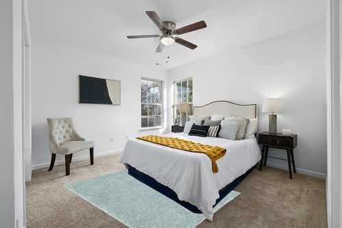 Well Woven Elle Basics | Emerson Shag Seafoam Green | Textured Area Rug (5'3" x 7'3") in White and Yellow Modern Bedroom