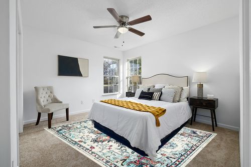 Cream/Blue Retro Non shedding, Stain Resistant, Pet friendly Living Room Area Rug in White and Yellow Modern Bedroom