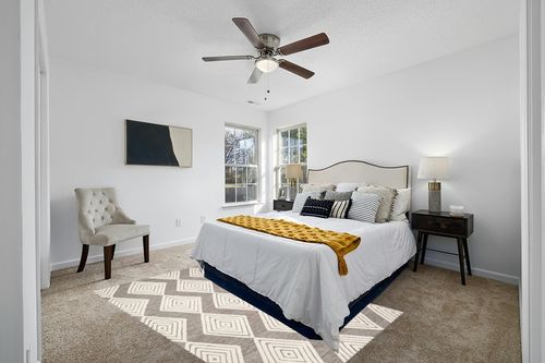 Farwell Geometric Dark Gray/Ivory Area Rug Mercury Row Rug Size: Rectangle 5' x 8' in White and Yellow Modern Bedroom