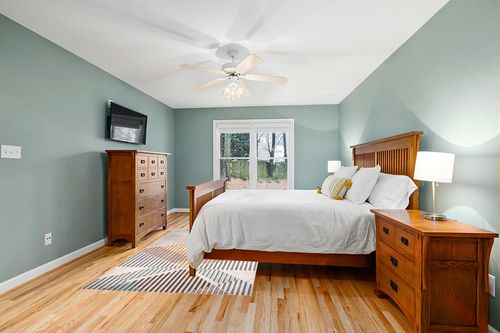 nuLOOM Skyler Contemporary Geometric Diamond Area Rug, 5x8, Beige in Teal and Orange Wood Bedroom