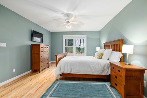 Unique Loom Outdoor Border Collection Area Rug - Soft Border (4' 1" x 6' 1" Rectangle, Teal/ Ivory) in Teal and Orange Wood Bedroom
