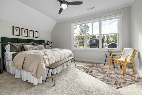 Surya ATH-5135 Hand Tufted Floral and Paisley Area Rug, 8-Feet Square in Grey Traditional Bedroom with King Bed