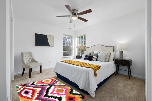 nuLOOM Handmade Carnival Abbey Shaggy Area Rug, 4x6, Multi in White and Yellow Modern Bedroom