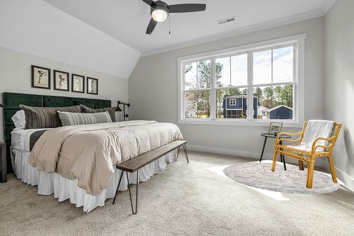 Luxe Gordon Faux Fur Rug with Soft and Fluffy Pile | Machine Washable Living Room Rug with Anti-Slip Backing | Cruelty-Free Area Rugs for Office or Bedroom, Gradient Grey, 6 ft Dia. in Grey Traditional Bedroom with King Bed