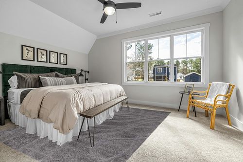 SAFAVIEH Florida Shag Collection Area Rug - 8'6" x 12', Grey & Grey, Non-Shedding & Easy Care, 1.2-inch Thick Ideal for High Traffic Areas in Living Room, Bedroom (SG471-8080) in Grey Traditional Bedroom with King Bed