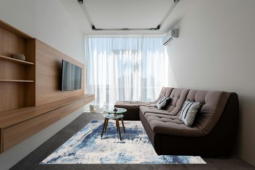 LUXE WEAVERS Kingsbury Abstract Premium 8x10 Area Rug 7773 in Grey Living Room with Brown Couch