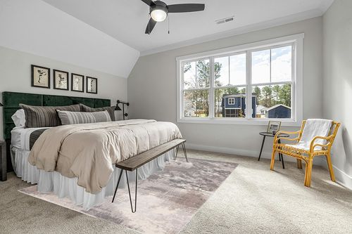 Safavieh Madison Collection Area Rug - 8' x 10', Beige & Grey, Modern Boho Abstract Design, Non-Shedding & Easy Care, Ideal for High Traffic Areas in Living Room, Bedroom (MAD440B) in Grey Traditional Bedroom with King Bed