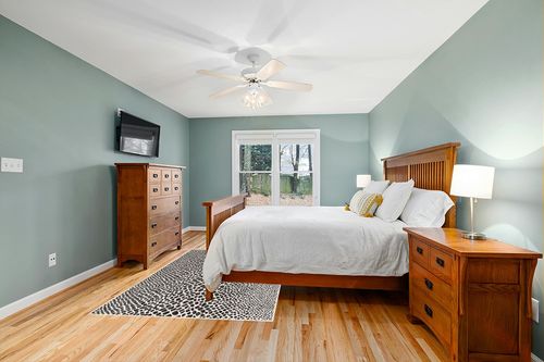 Unique Loom Outdoor Collection Area Rug - Cape Town (5' 3' x 8' Rectangle, Black/ Ivory) in Teal and Orange Wood Bedroom