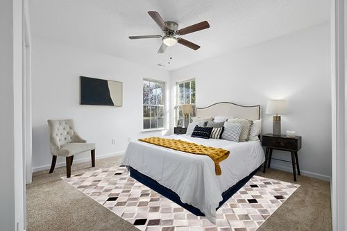 SAFAVIEH Studio Leather Collection 8' x 10' Ivory/Grey STL807A Handmade Mid-Century Modern Leather Area Rug in White and Yellow Modern Bedroom