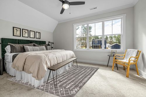 JONATHAN Y MOH210B-8 Ziri Moroccan Geometric Indoor Farmhouse Area-Rug Bohemian Minimalistic Easy-Cleaning Bedroom Kitchen Living Room Non Shedding, 8 X 10, Grey,Cream in Grey Traditional Bedroom with King Bed