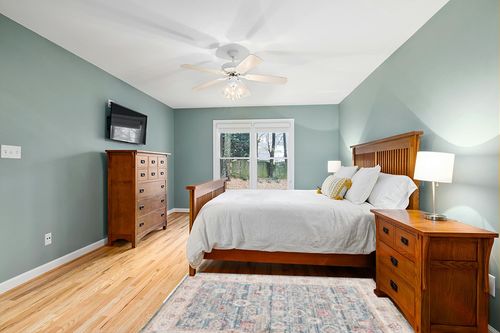 Emmy Traditional Blue Area Rug Kelly Clarkson Home Rug Size: Rectangle 4' x 5'7" in Teal and Orange Wood Bedroom