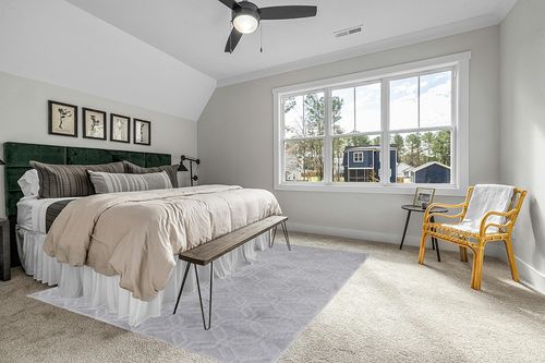 Safavieh Pattern and Solid Collection Area Rug - 8' x 10', Grey, Geometric Design, Non-Shedding & Easy Care, Ideal for High Traffic Areas in Living Room, Bedroom (PNS406F) in Grey Traditional Bedroom with King Bed