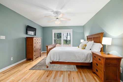 Chris Loves Julia x Loloi 7'6" 9'6" Ink/Terracotta Large Jules Jul-09 Area Rug in Teal and Orange Wood Bedroom