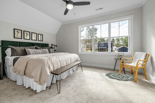 LR Home Dazzle Area Rug, 4' Round, Green in Grey Traditional Bedroom with King Bed