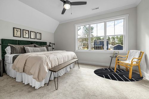SAFAVIEH Adirondack Collection 6' Round Black/Light Grey ADR251F Modern Geometric Non-Shedding Living Room Dining Bedroom Foyer Area Rug in Grey Traditional Bedroom with King Bed