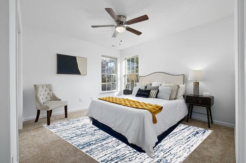 SAFAVIEH Amelia Collection Area Rug - 8' x 10', Grey & Navy, Modern Abstract Design, Non-Shedding & Easy Care, Ideal for High Traffic Areas in Living Room, Bedroom (ALA768B) in White and Yellow Modern Bedroom