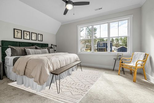 SAFAVIEH Arizona Shag Collection Area Rug - 8' x 10', Ivory & Beige, Moroccan Design, Non-Shedding & Easy Care, 1.6-inch Thick Ideal for High Traffic Areas in Living Room, Bedroom (ASG741A) in Grey Traditional Bedroom with King Bed