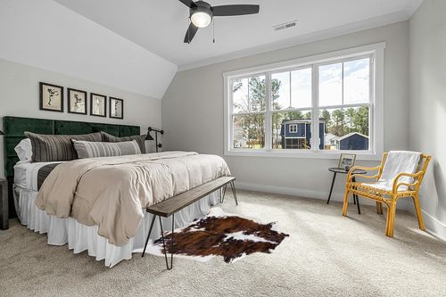 rodeo Genuine Cowhide Rug Large Real Cow Hide Western decortion Cow Rug for Bedroom Living Room Natrual Cow Print Rug for Western Wall Decor Texas Rug 5x7 Feet(150cmx 210cm) TC5X7 in Grey Traditional Bedroom with King Bed