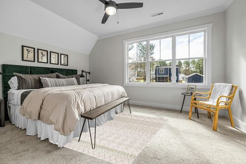 Safavieh Tulum Collection Area Rug - 5'3" x 7'6", Ivory & Sage, Moroccan Boho Distressed Design, Non-Shedding & Easy Care, Ideal for High Traffic Areas in Living Room, Bedroom (TUL229G) in Grey Traditional Bedroom with King Bed