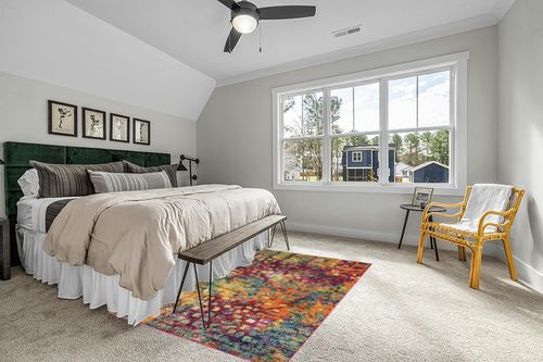 Unique Loom Jardin Collection Colorful, Vibrant, Abstract, Modern Area Rug, 5 ft 0 x 8 ft 0 Rectangular, Multi/Blue in Grey Traditional Bedroom with King Bed