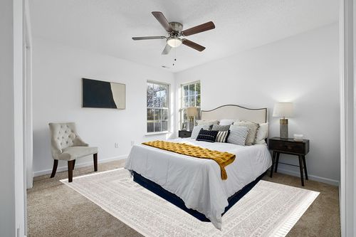 Well Woven Loop-De-Loop Carina Tribal Medallion Beige Kilim-Style 7'10" x 10'6" Area Rug in White and Yellow Modern Bedroom