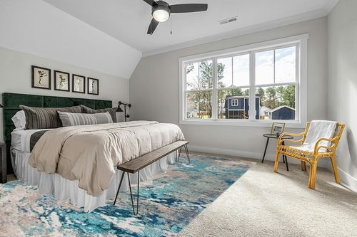 SAFAVIEH Madison Collection Area Rug - 10' x 14', Blue & Grey, Modern Boho Abstract Design, Non-Shedding & Easy Care, Ideal for High Traffic Areas in Living Room, Bedroom (MAD440M) in Grey Traditional Bedroom with King Bed