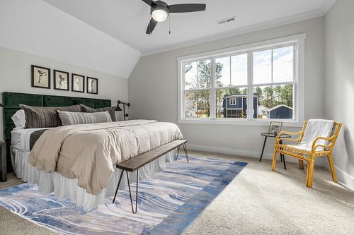 Safavieh Palma Collection Area Rug - 9' x 12', Beige & Blue, Modern Abstract Design, Non-Shedding & Easy Care, Ideal for High Traffic Areas in Living Room, Bedroom (PAM316A) in Grey Traditional Bedroom with King Bed