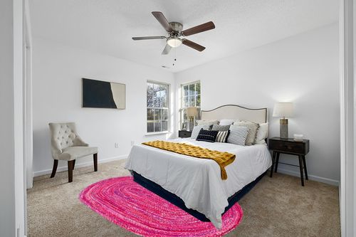 Safavieh Braided Collection Area Rug - 5' x 8' Oval, Pink & Fuchsia, Handmade Country Farmhouse Reversible Cotton, Ideal for High Traffic Areas in Living Room, Bedroom (BRD452U) in White and Yellow Modern Bedroom