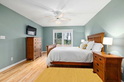 nuLOOM Elfriede Farmhouse Jute Blend Area Rug, 4x6, Yellow in Teal and Orange Wood Bedroom