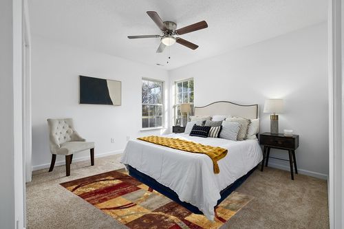 Unique Loom Barista Collection Modern, Abstract, Vintage, Distressed, Urban, Geometric, Rustic, Warm Colors Area Rug (5' 0 x 8' 0 Rectangular, Multi/Beige) in White and Yellow Modern Bedroom