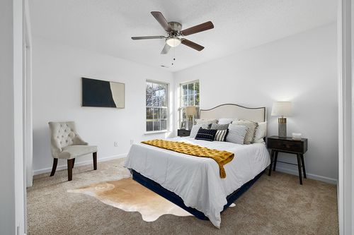 Sunshine Cowhides Genuine Palomino Beige Cowhide Rug - Luxurious Cow Rug for Bedroom, Living Room, and Home Decor Enthusiasts - Masterpiece of Style and Functionality - 6x6-7ft (180x210cm) in White and Yellow Modern Bedroom