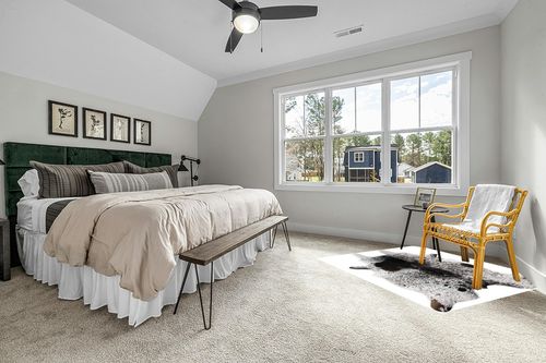 RODEO Salt and Pepper Cowhide Rug Brazilian Cow Skin Rug Brown/Tricolor/Black Cow hides Size XXL Approx 6x6 ft (182cmx 182cm) cowhides/Natural Cowhide Rug Premium Quality (Black and White) in Grey Traditional Bedroom with King Bed