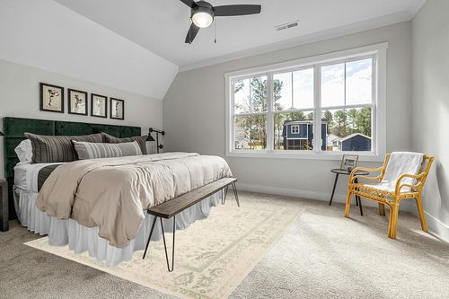 SAFAVIEH Adirondack Collection Area Rug - 8' x 10', Ivory & Sage, Oriental Distressed Design, Non-Shedding & Easy Care, Ideal for High Traffic Areas in Living Room, Bedroom (ADR109V) in Grey Traditional Bedroom with King Bed