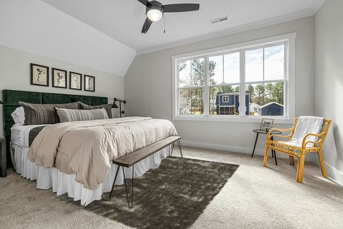 Paris Shag Collection 6' x 9' Silver in Grey Traditional Bedroom with King Bed
