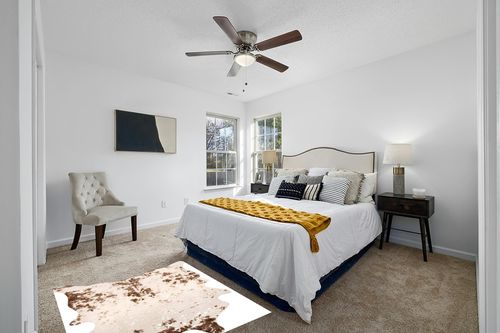 nuLOOM Iraida Contemporary Faux Cowhide Area Rug, 3' 10" x 5', Brown in White and Yellow Modern Bedroom