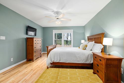 Unique Loom Trellis Frieze Collection Area Rug - Geometric (4' 1" x 6' 1", Yellow/ Ivory) in Teal and Orange Wood Bedroom
