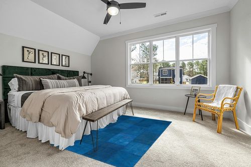 BESPOKY 5'1" x 7'7" (154x230 Cm) Teselya Blue Patchwork Wool Handmade Area Rug in Grey Traditional Bedroom with King Bed