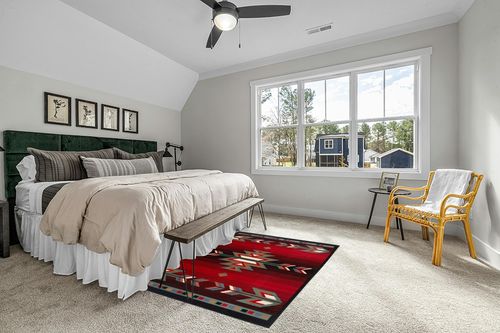 Home Dynamix Sagrada Southwest Area Rug 5x7 Black/Red/Ivory in Grey Traditional Bedroom with King Bed