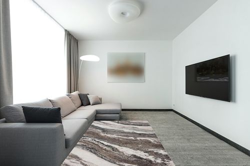 LUXE WEAVERS Lagos Collection 7983 Grey 5x7 Art Deco Area Rug in Modern Living Room with Grey Couch