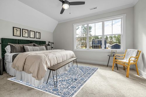 SAFAVIEH Brentwood Collection Area Rug - 8' x 10', Navy & Light Grey, Medallion Distressed Design, Non-Shedding & Easy Care, Ideal for High Traffic Areas in Living Room, Bedroom (BNT832M) in Grey Traditional Bedroom with King Bed