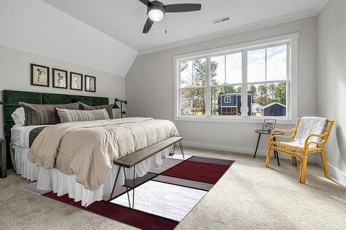 Rugshop Contemporary Modern Boxes Area Rug 7' 10" X 10' 2" Red in Grey Traditional Bedroom with King Bed