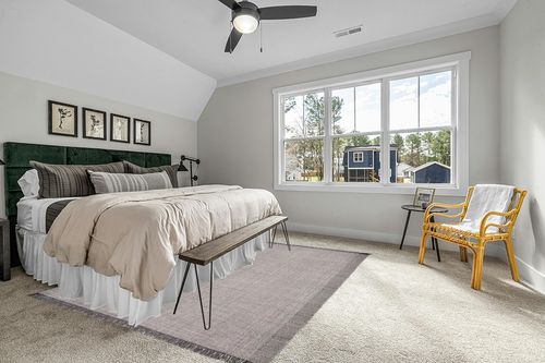 SAFAVIEH Montauk Collection Area Rug - 8' x 10', Green & Grey, Handmade Flat Weave Boho Farmhouse Cotton Stripe Fringe, Ideal for High Traffic Areas in Living Room, Bedroom (MTK301Y) in Grey Traditional Bedroom with King Bed