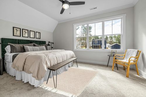 Mark&Day Area Rugs, 5x7 Staveley Bohemian/Global Bright Pink Area Rug, Cream/Pink/Ivory Carpet for Living Room, Bedroom or Kitchen (5' x 7'6") in Grey Traditional Bedroom with King Bed